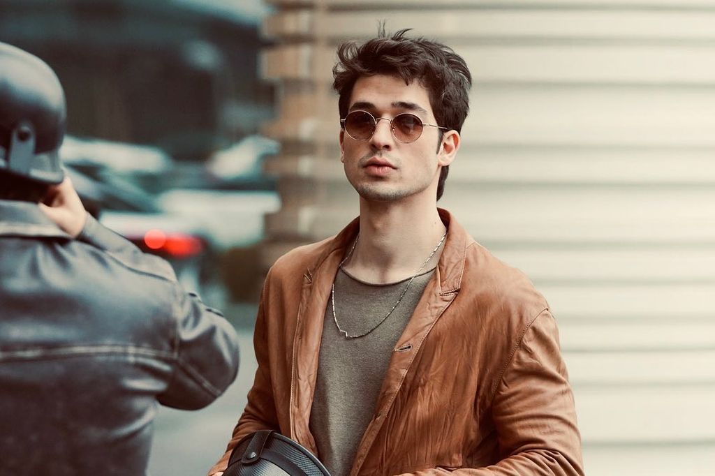 El joven intérprete sale desde hace unos meses con con la estilista Melis Uzunoğlu