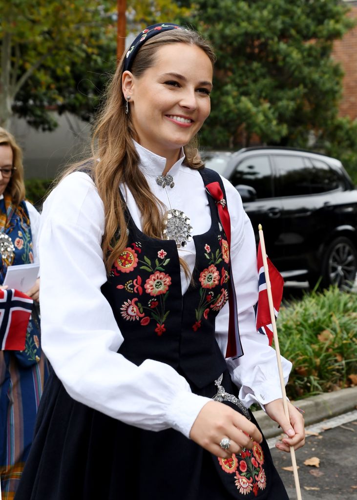 La princesa Ingrid Alexandra de Noruega con el traje regional en la celebración del Día de la Constitución en Sídney. 