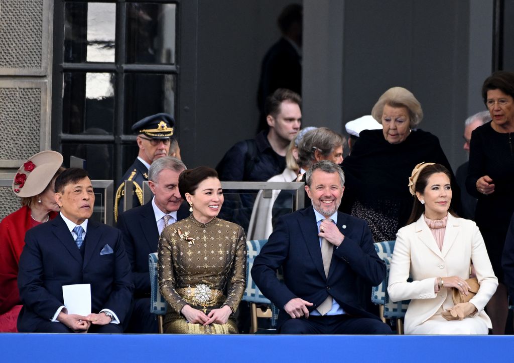En primera fila, los reyes de Tailandia y Dinamarca en el Palacio Real de Estocolmo