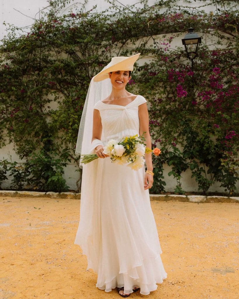 Novias con sombrero y velo