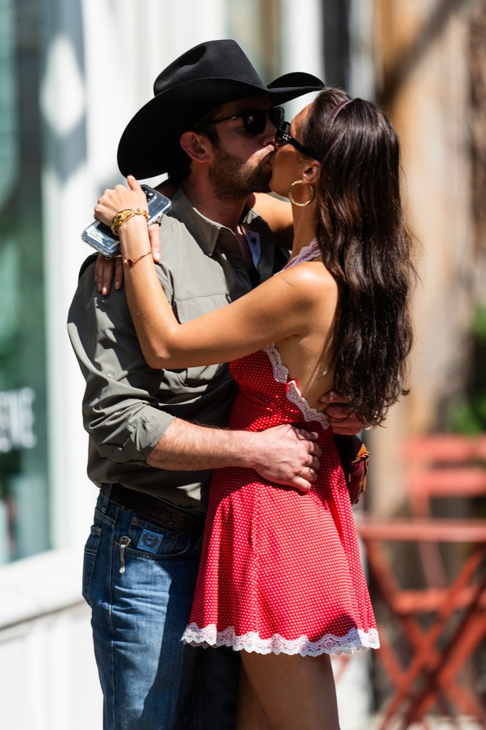 Bella Hadid y Adan Banuelos en Fort Worth.