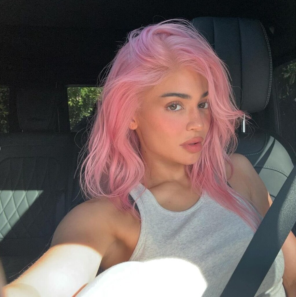 kylie jenner pelo rosa