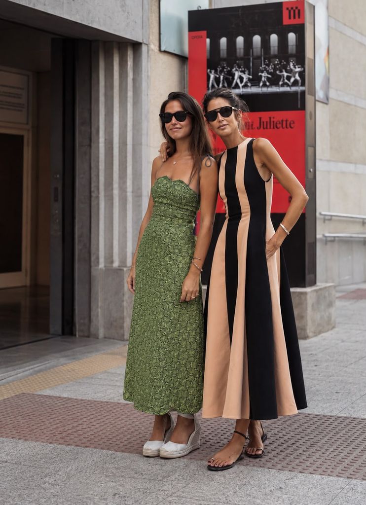 Inés Domecq y su sobrina María Guardiola, en el Teatro de la Maestranza de Sevilla con motivo del estreno de Infinita, el nuevo espectáculo de Sara Baras.