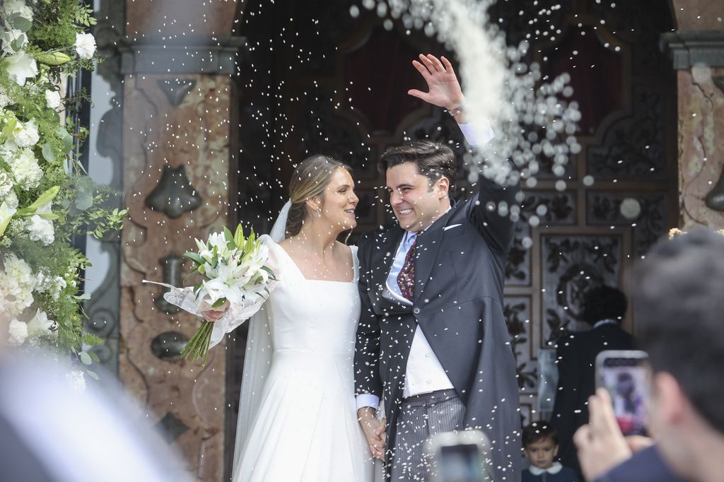 Lluvia de arroz para los novios