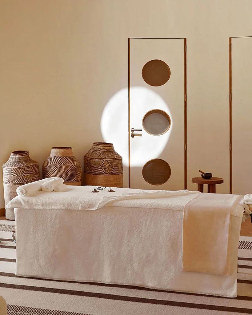 Disfruta de su spa en el medio del desierto.