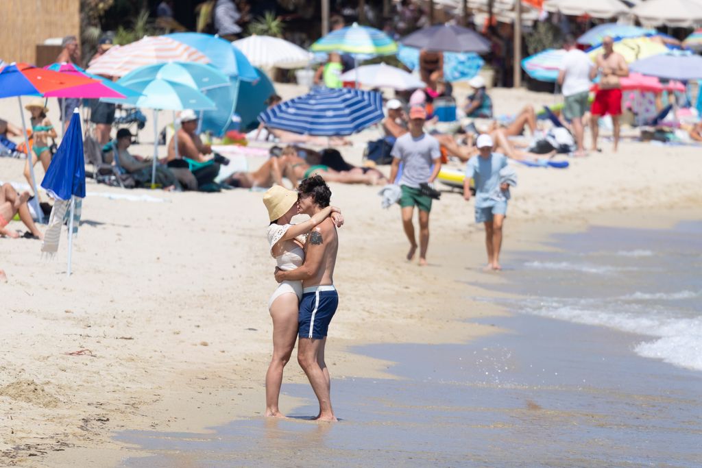 Katy Perry y Justin Trudeau presumieron su amor en una concurrida playa en Saint-Tropez.