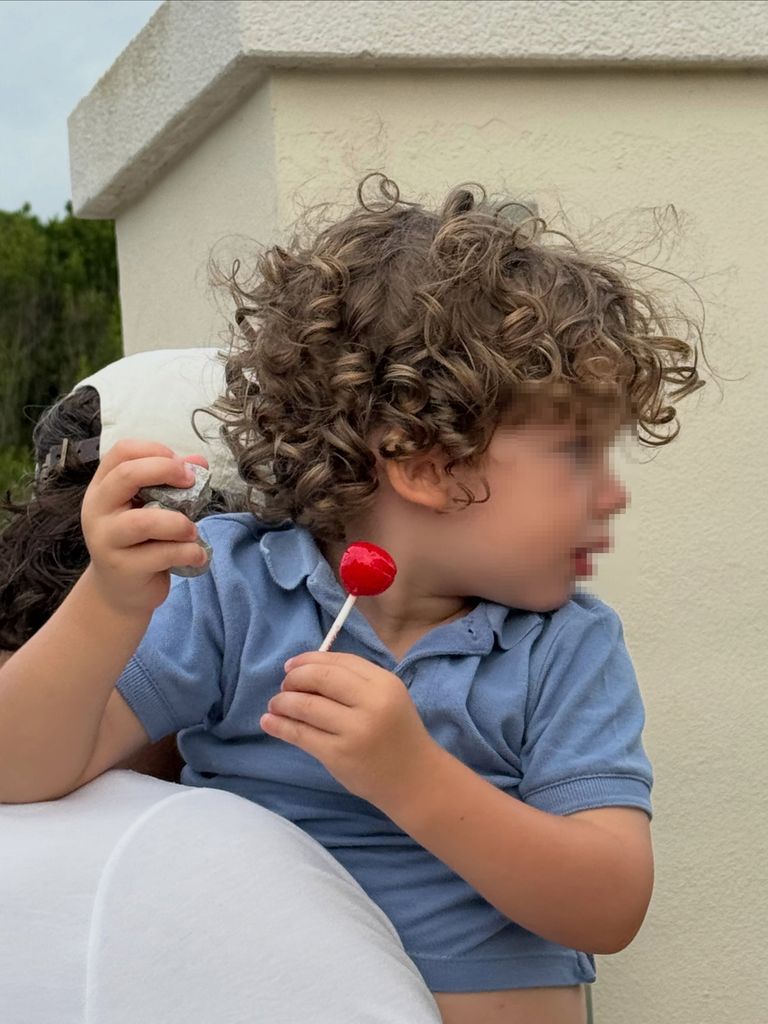 Feliciano todo un padrazo con el pequeño Marco