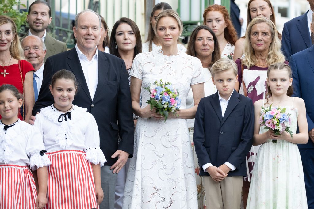 El príncipe Alberto y la princesa Charlene de Mónaco con sus hijos Jacques y Grabriella en el picnic anual monegasco de 2025