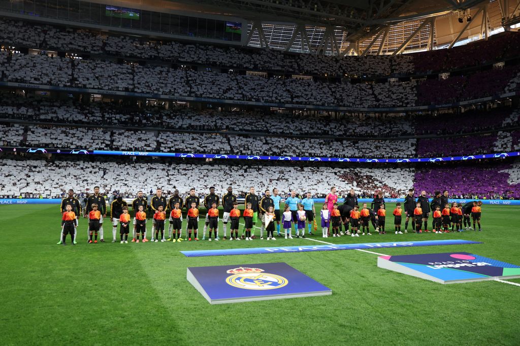 Partido de fútbol en el estadio Santiago Bernabeu 