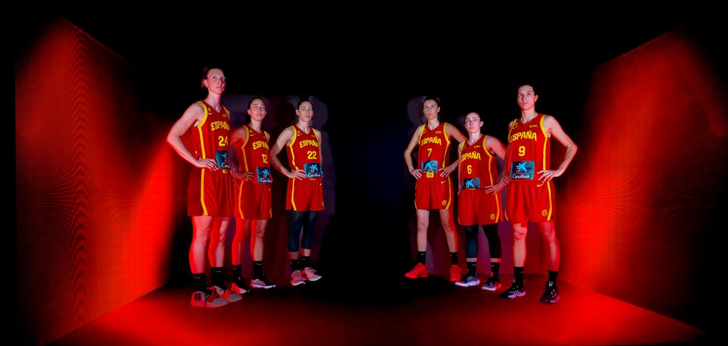 Posado de la Selección femenina de baloncesto antes de viajar a París
