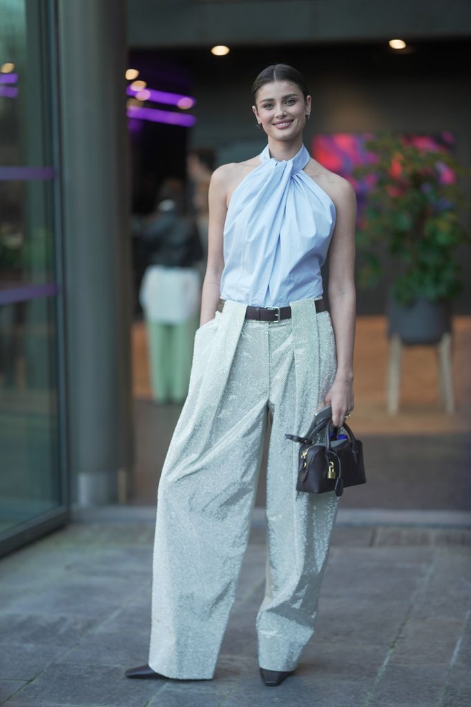 Looks con pantalones palazzo para primavera y verano 2025