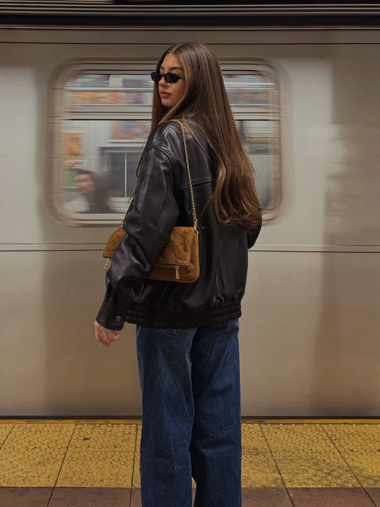 Kailey Levy improvisó una sesión de fotos en el metro de Nueva York.