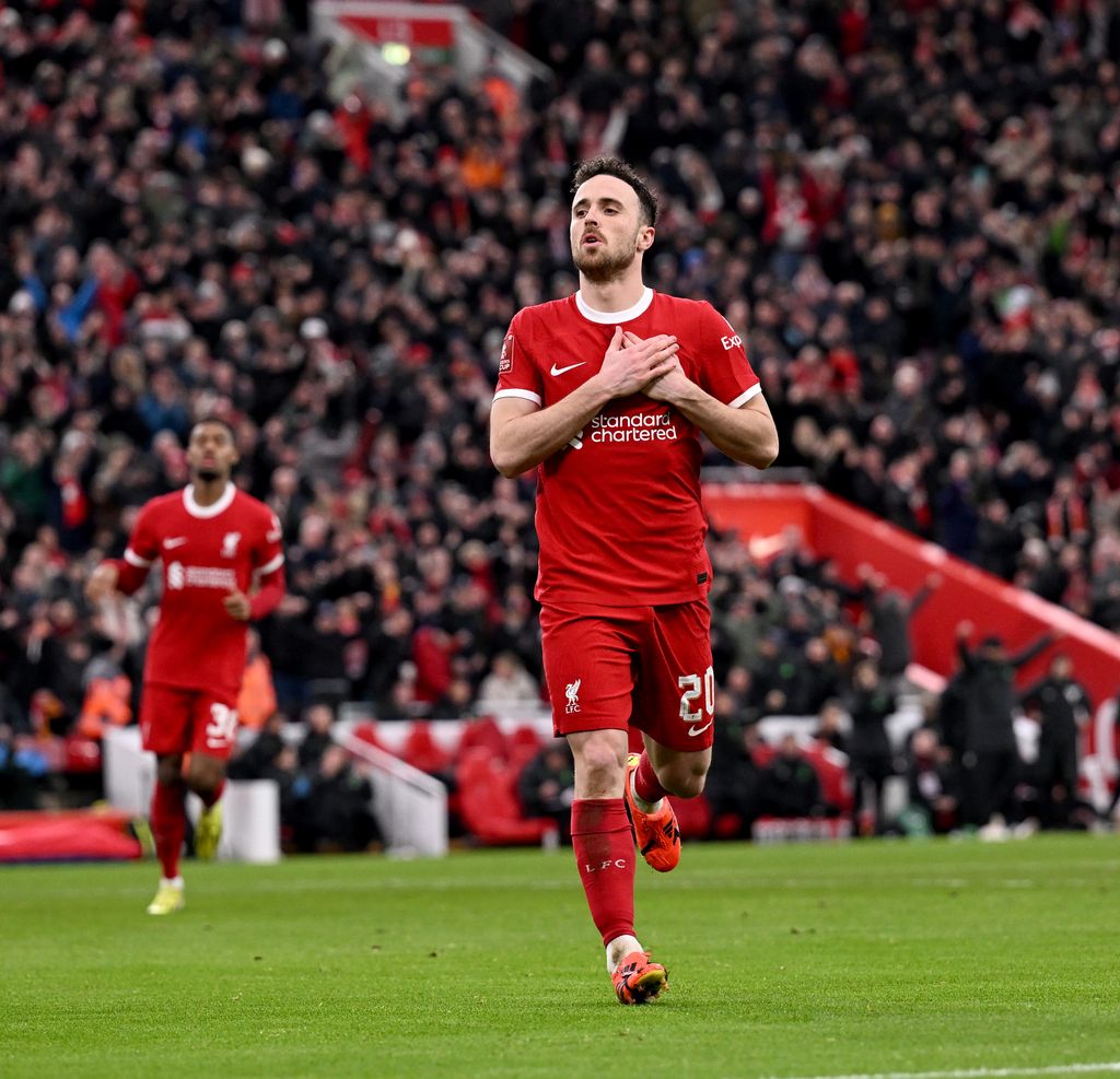 Diogo Jota celebra una anotación en un partido entre Liverpool y Norwich City en 2024.