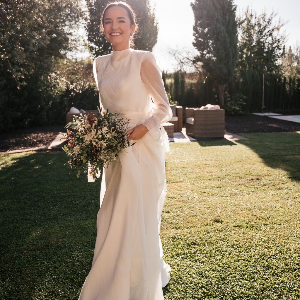 Vestidos de novia sencillos y virales hombreras