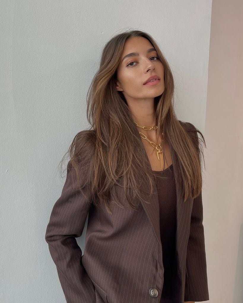 Rocío Crusset siempre lleva joyas doradas y viste de colores neutros: la razón está en este truco