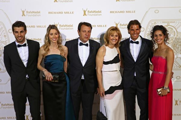 La Fundación Rafa Nadal ha celebrado este sábado en París su primera gala internacional, y el tenista estuvo rodeado de amigos
