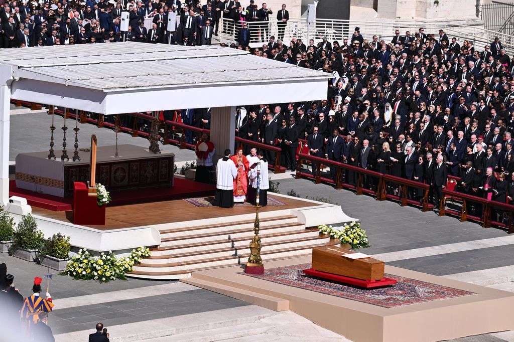 Un momento de la misa funeral del Papa Francisco en la plaza de San Pedro