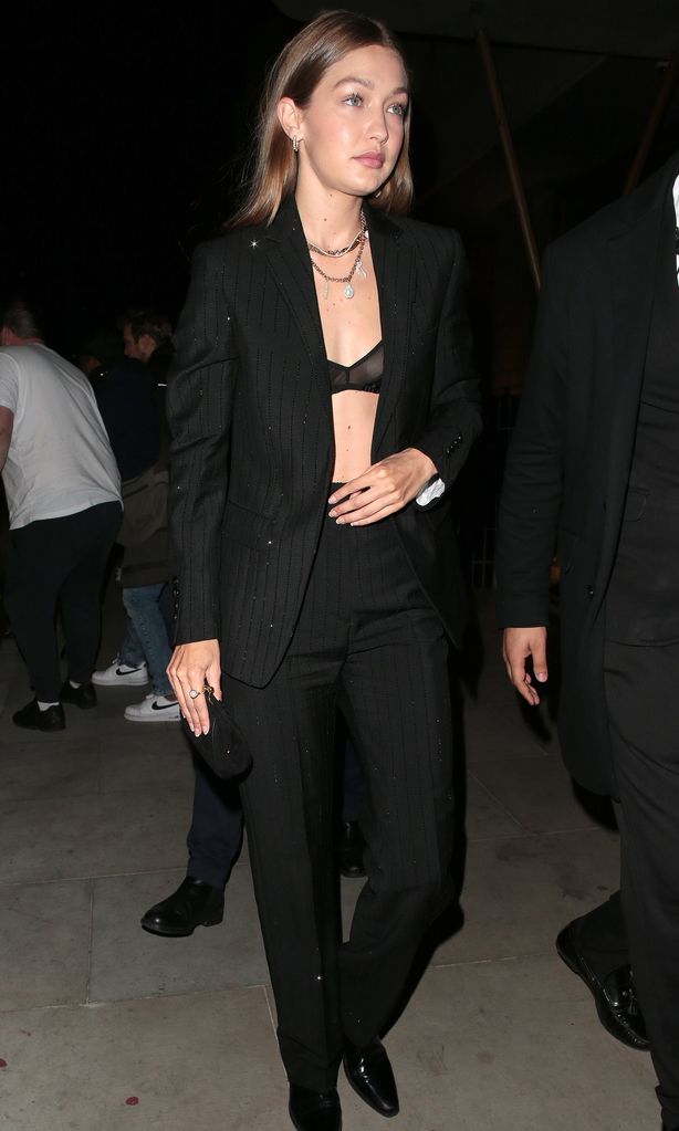 las hermanas hadid prefieren los trajes de rayas
