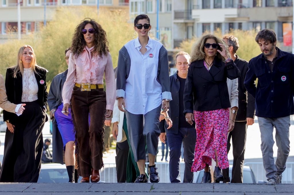 Alba Flores con sus tías, Lolita y Rosario en el Festival de San Sebastián
