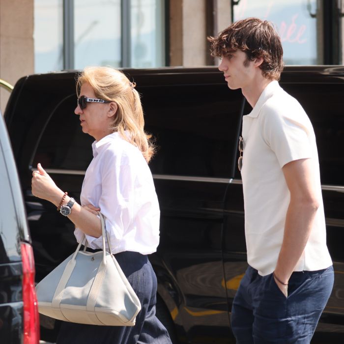La infanta Cristina a su llegada al hotel con su hijo