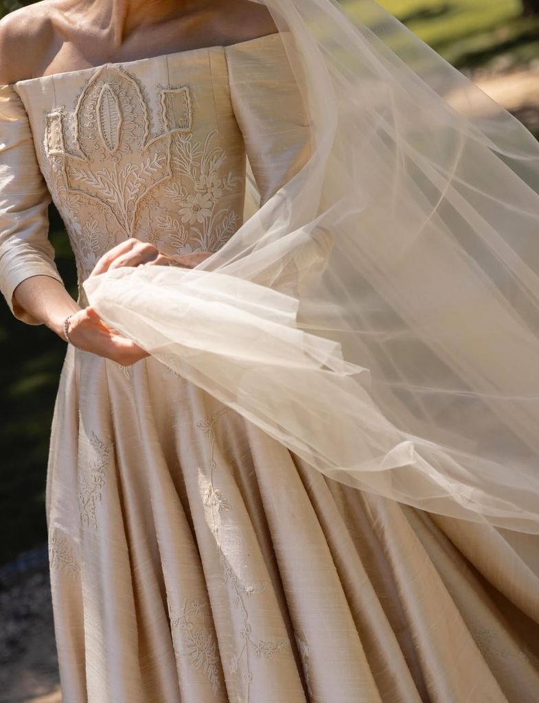 Vestidos de novia con cuerpos bordados o con textura