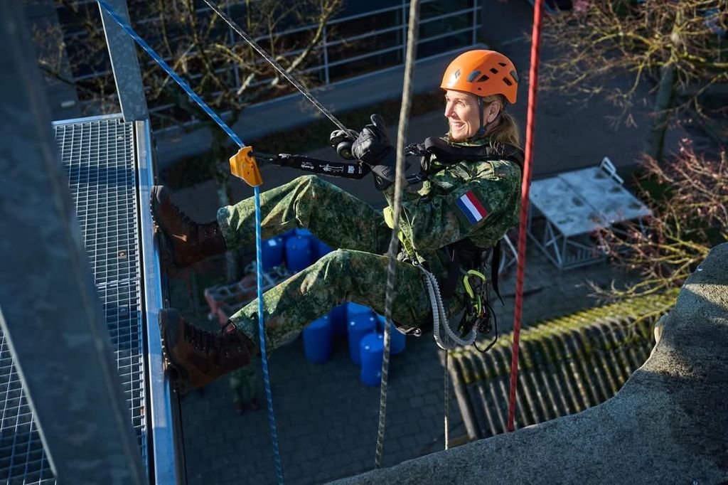 La reina Máxima comenzó hoy su entrenamiento como reservista del Ejército Real Neerlandés