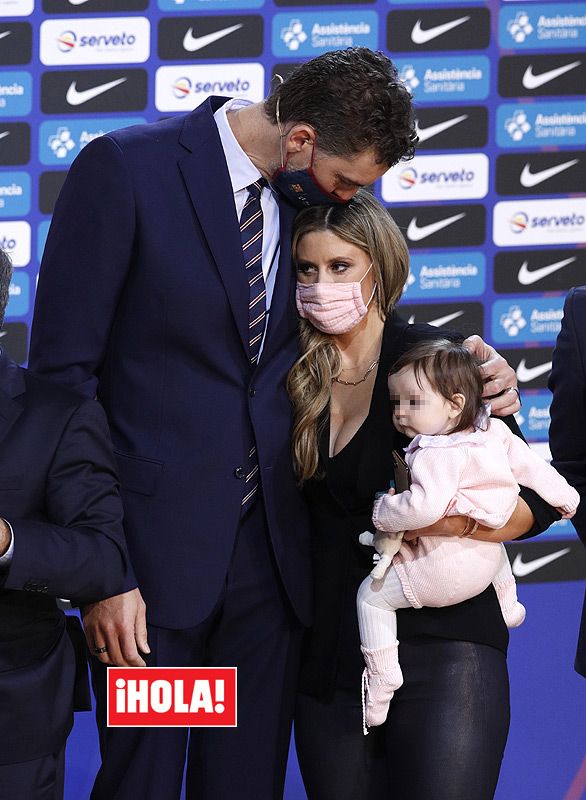 Pau Gasol con su familia en su presentación oficial 
