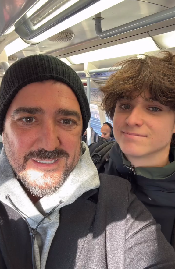 Antonio Orozco y su hijo Jan, que cumple 20 años