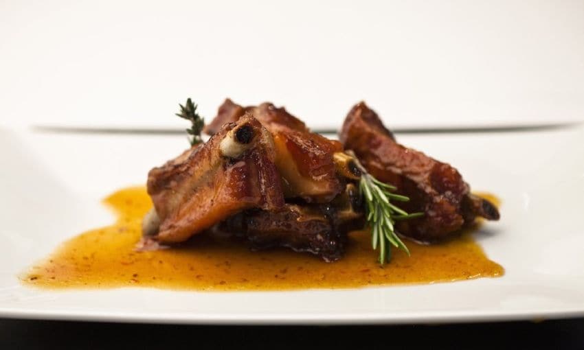 Costillas a la miel del Eslava, un clásico del tapeo sevillano