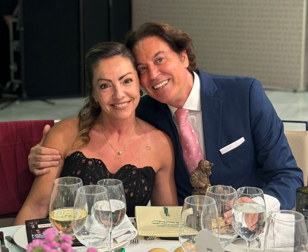 Pipi Estrada y su novia durante la gala de entrega de los Premios Sancho Panza, a 28 de junio de 2026, en Madrid