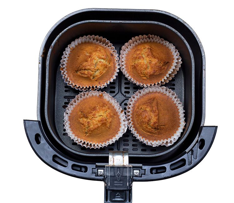 'Muffins' en el interior de la 'air fryer'