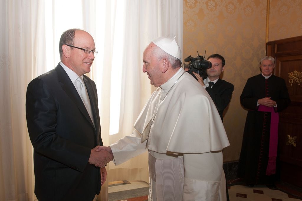 El papa Francisco intercambió obsequios con el príncipe Alberto II de Mónaco