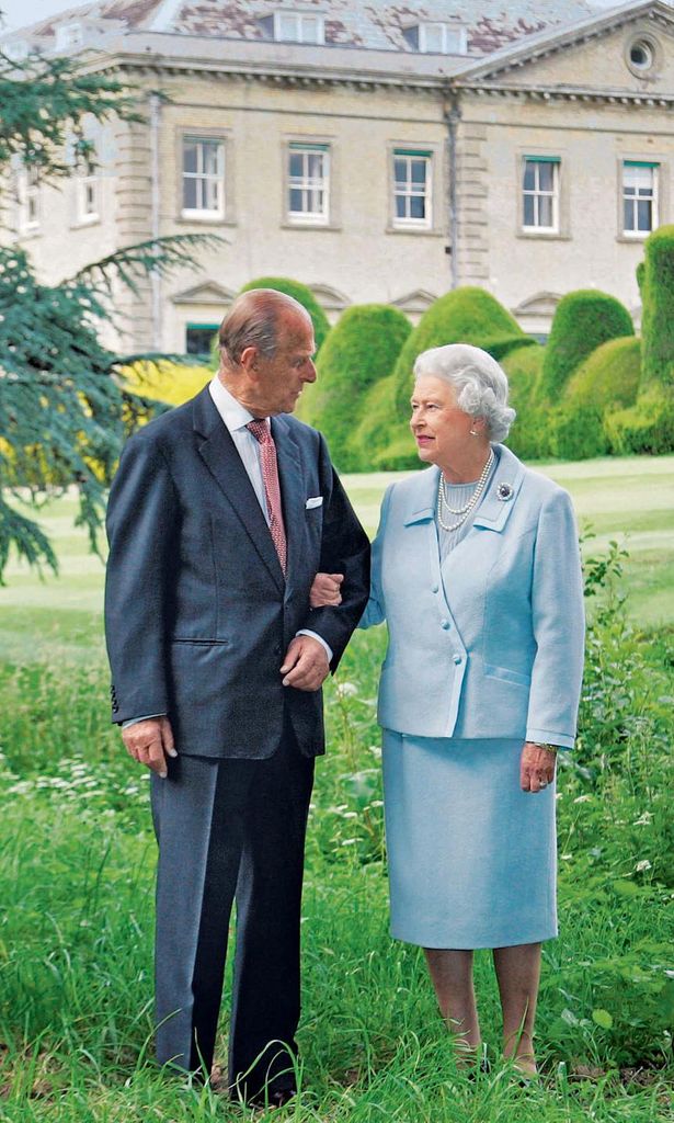 ISABEL II HOLA PLUS