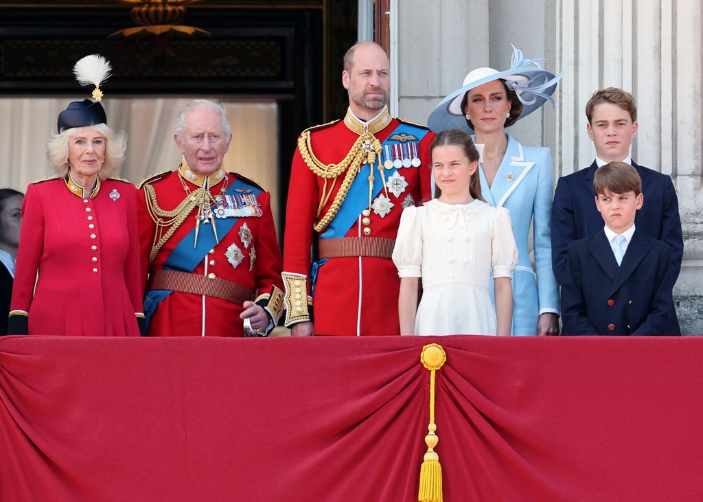 La reina Camilla, el rey Carlos III, los príncipes de Gales y sus hijos, Charlotte, Louise y George durante Trooping The Colour 2026.