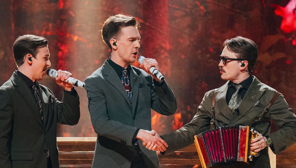 Actuación de Suecia en la Primera semifinal de Eurovisión 2025: KAJ con 'Bara Bada Bastu'