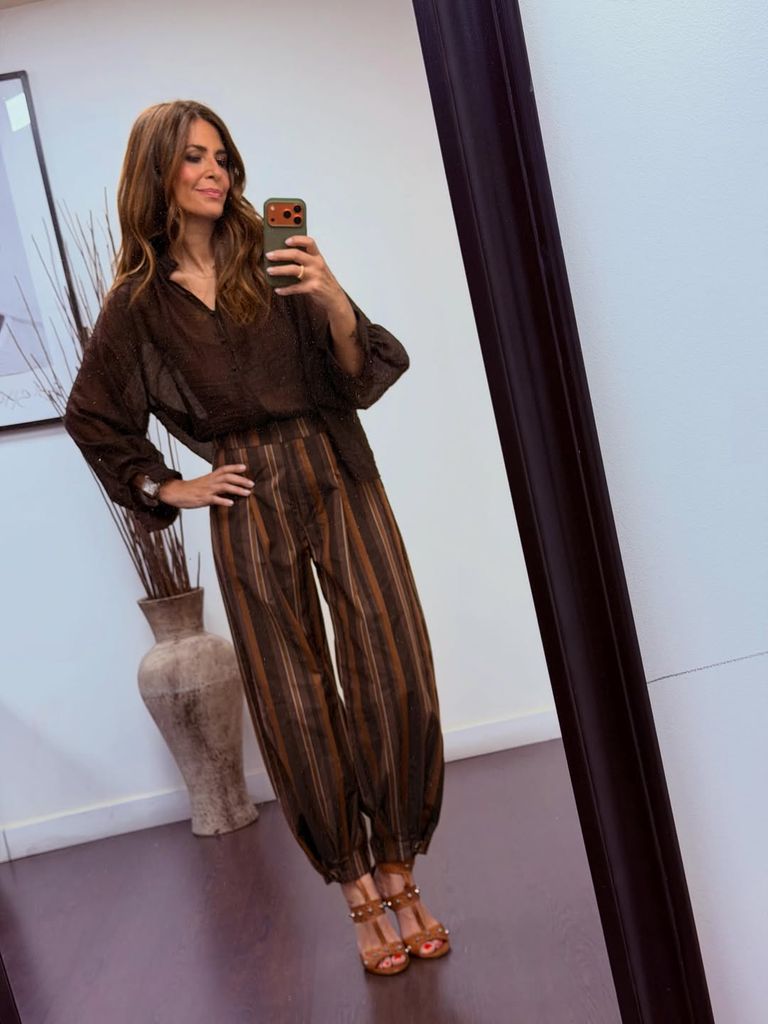 Nuria Roca con pantalones bombachos y blusa de Zara en El Hormiguero.
