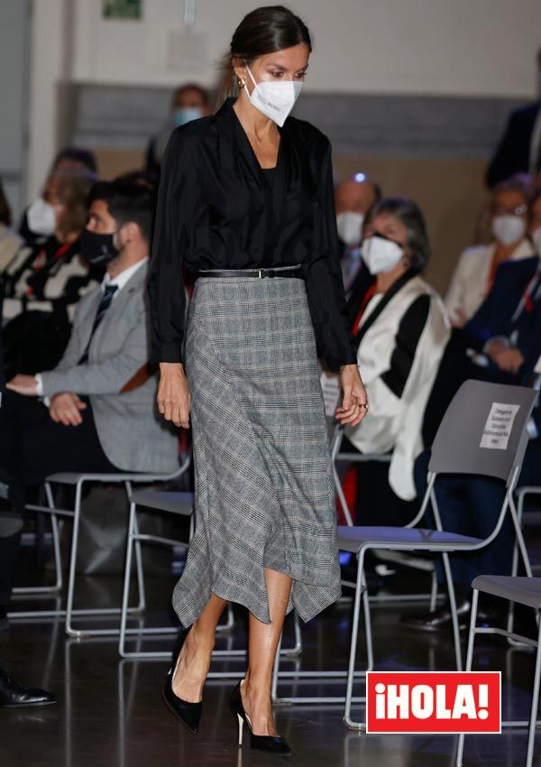 Doña Letizia con una falda de cuadros