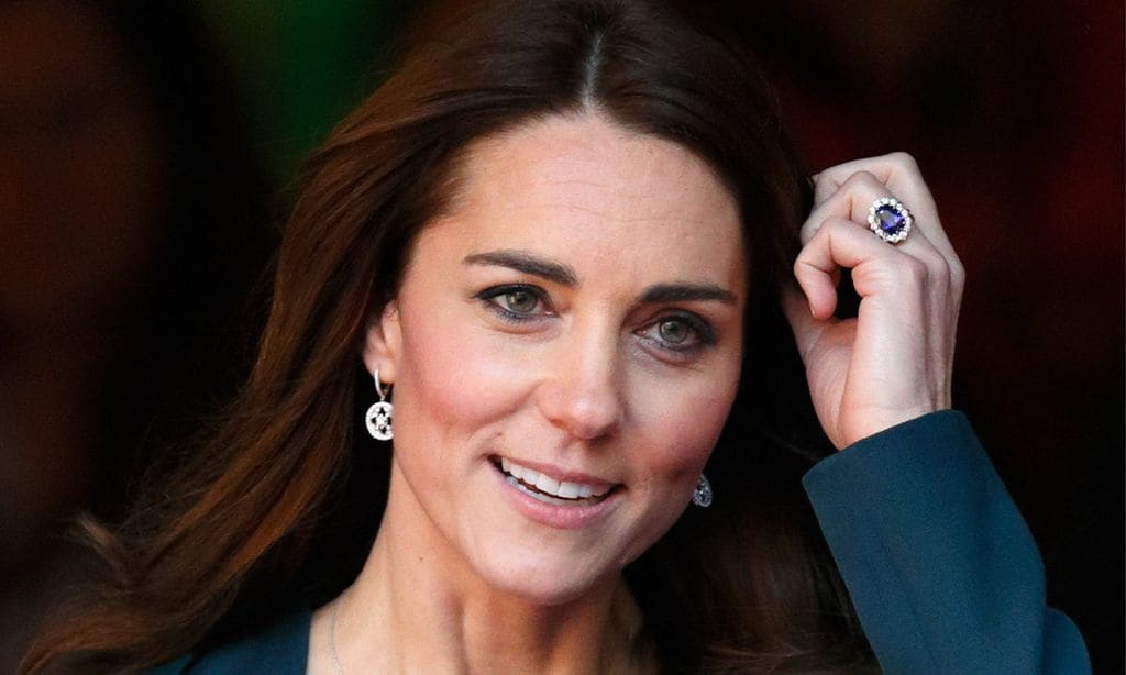 kate middleton con su anillo de compromiso