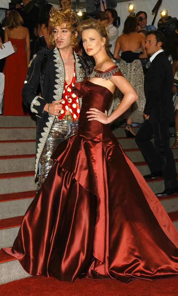 john galliano y charlize theron