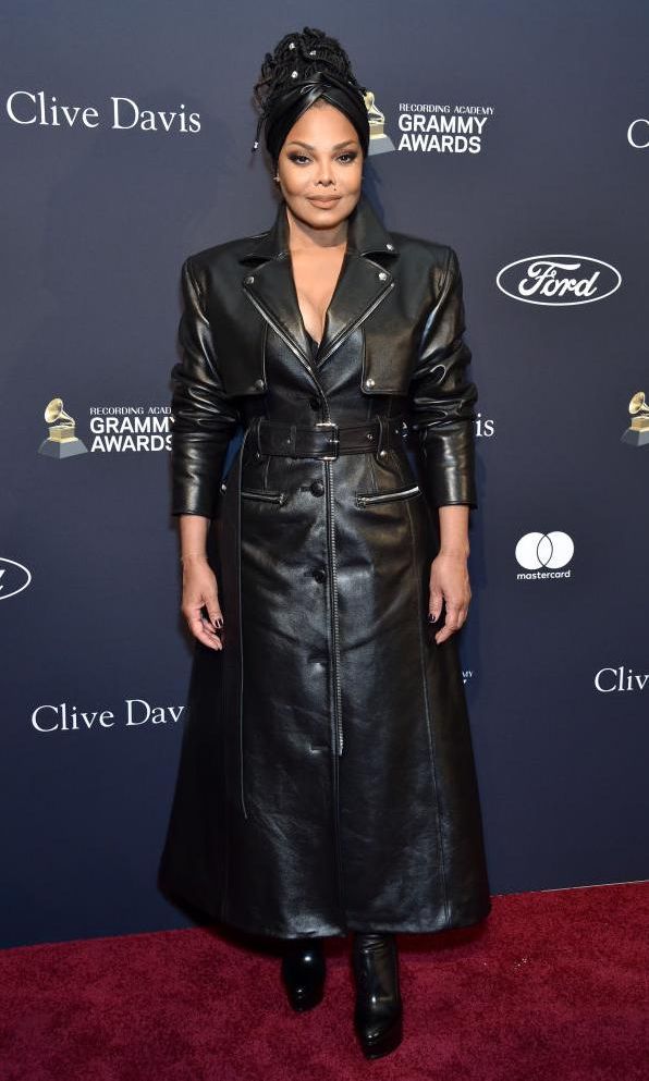 janet jackson apuesta por la elegancia de los leather long coats negros
