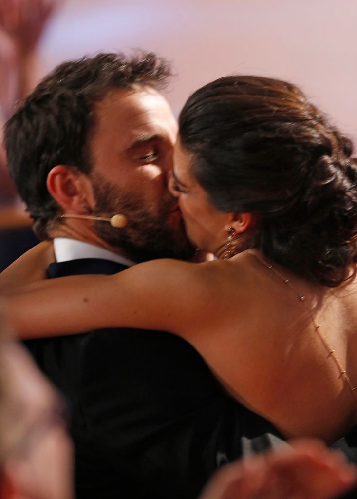 Dani Rovira y Clara Lago protagonizaron el beso más romántico de los Goya 2015