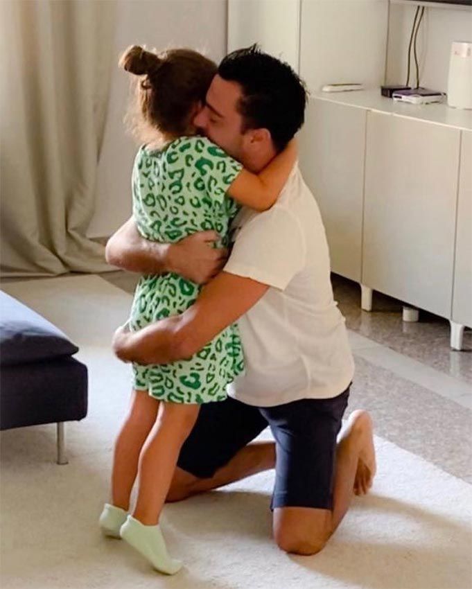 Xavi Hernández y su hija Asia