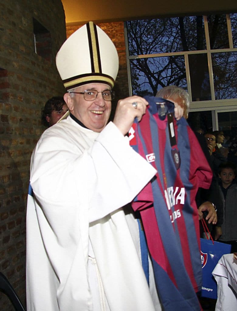 Con la camiseta del equipo de sus amores, el club argentino San Lorenzo de Almagro