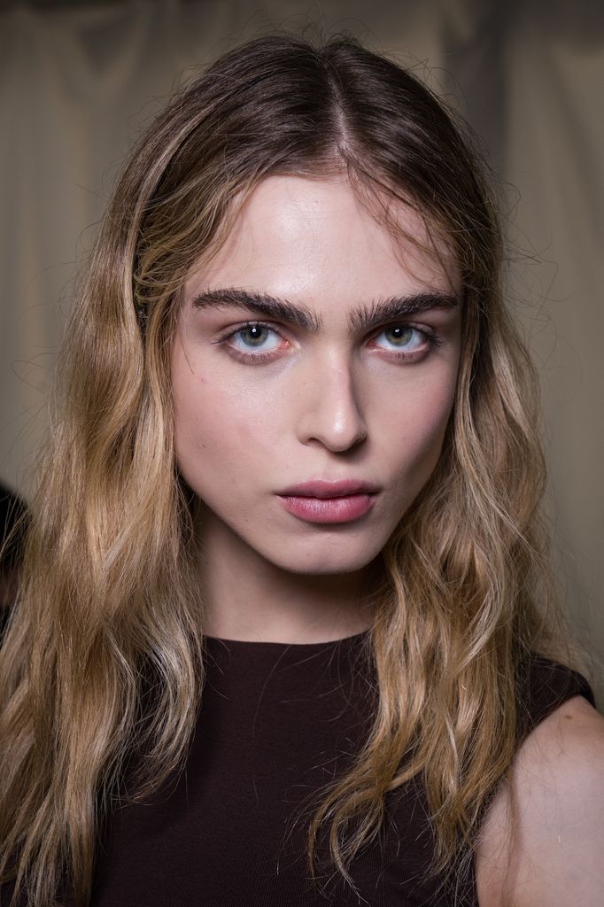 Las ojeras hablan de vida; el maquillaje, de cómo elegimos mirarnos.