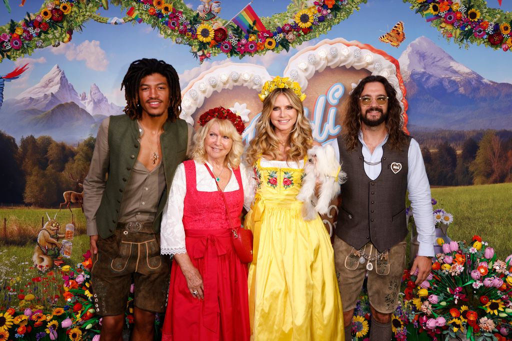 Henry Samuel, Erna Klum, Heidi Klum y Tom Kaulitz durante el "HeidiFest By Heidi Klum" en Munich 