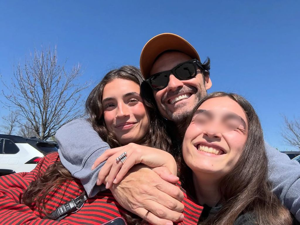 Iván Sánchez con sus hijas, Jimena y Olivia