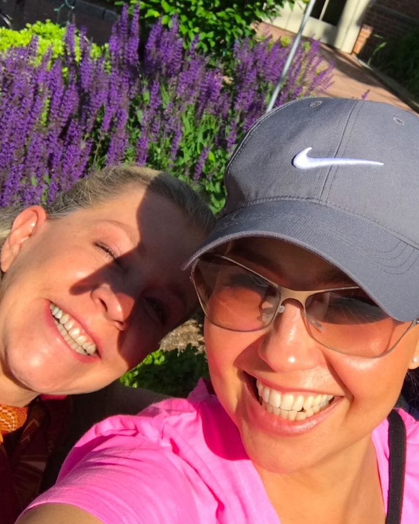 Selfie de Thalía con su hermana Ernestina