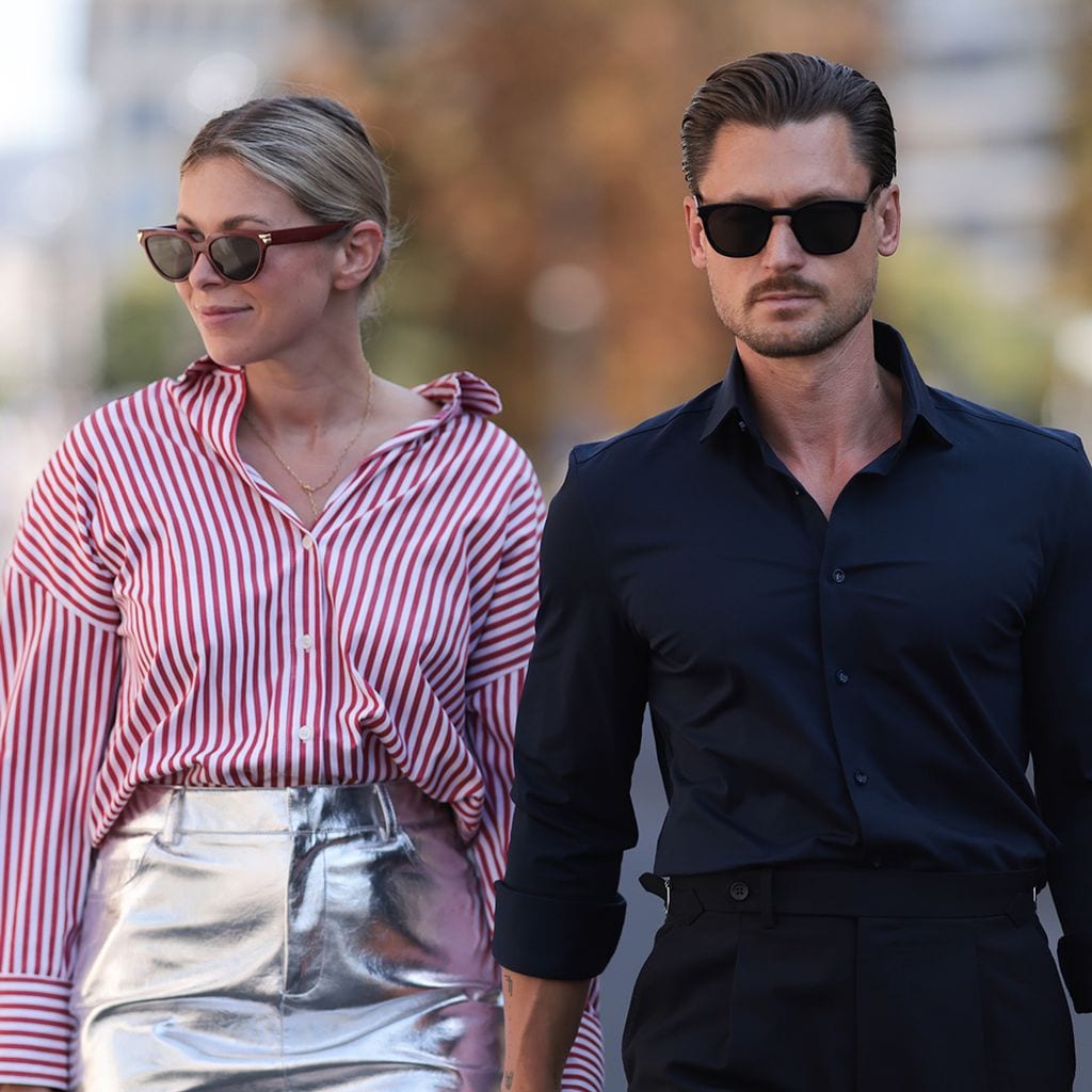 Hombre y mujer looks de street style con camisas de botones