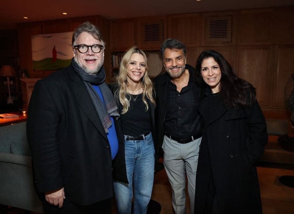Guillermo del Toro, su esposo Kim Morgan, Eugenio Derbez y Alessandra Rosaldo.