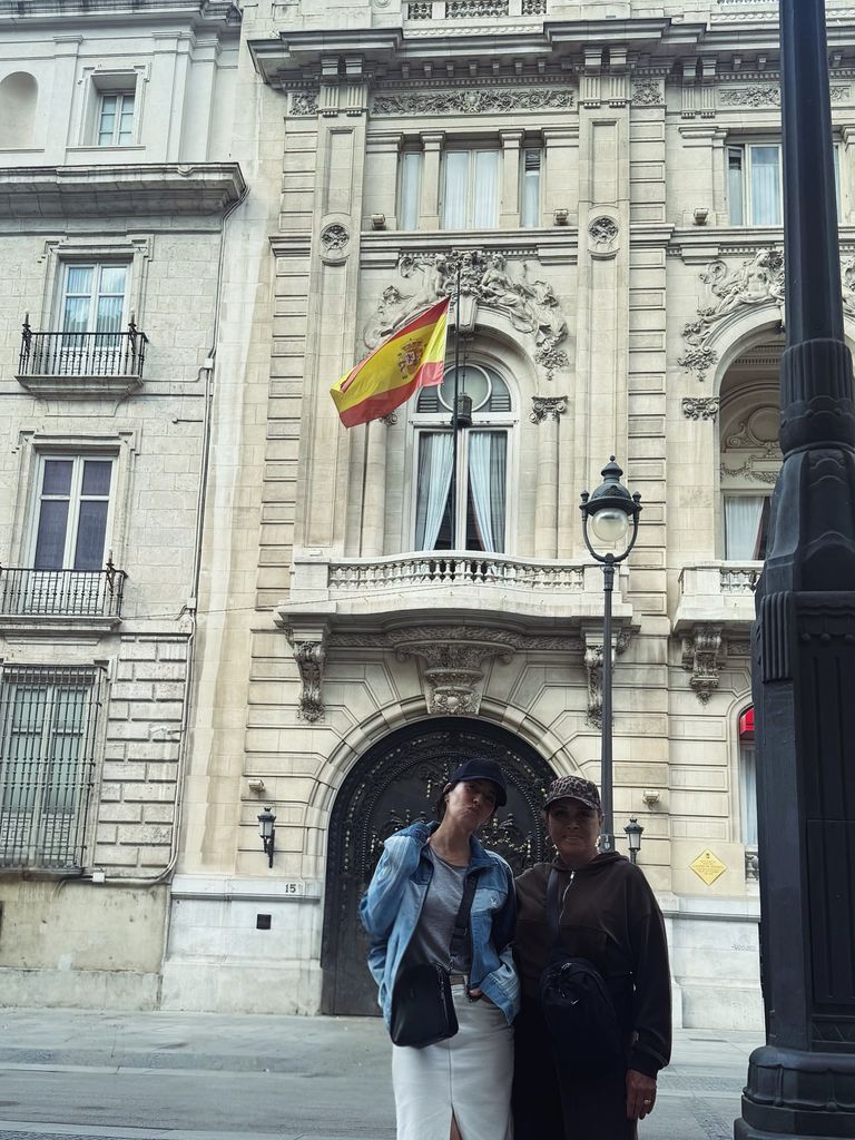 Stephanie Salas y Sylvia Pasquel en España
